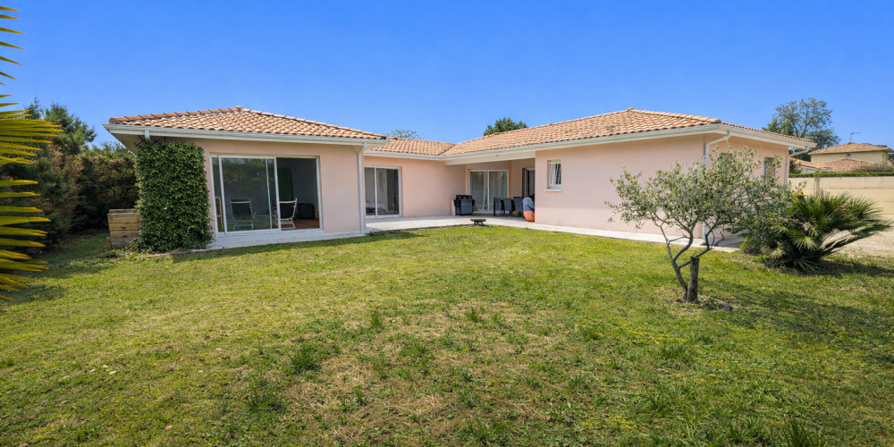 maison à ST PIERRE DU MONT (40280)